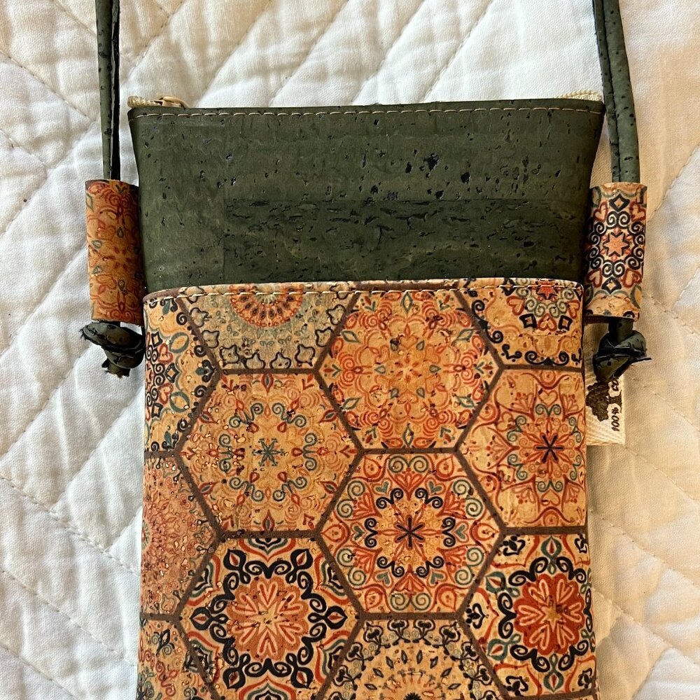 Small 100% cork crossbody bag